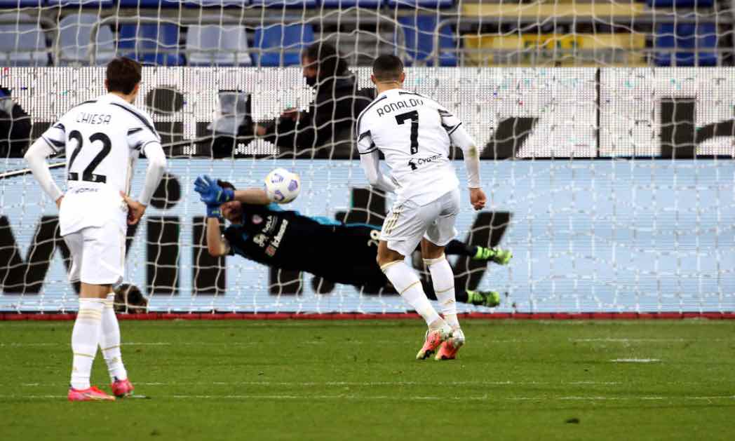 Ronaldo batte Cragno in Cagliari-Juventus