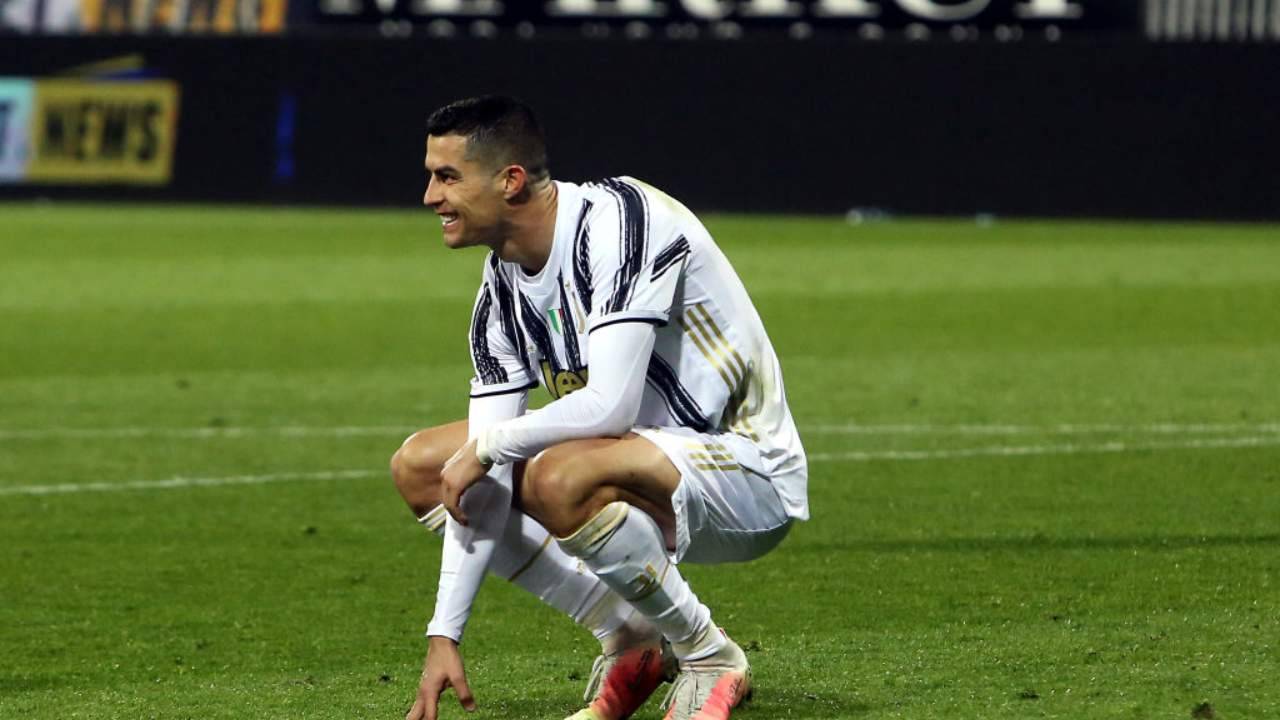 Ronaldo s'inginocchia