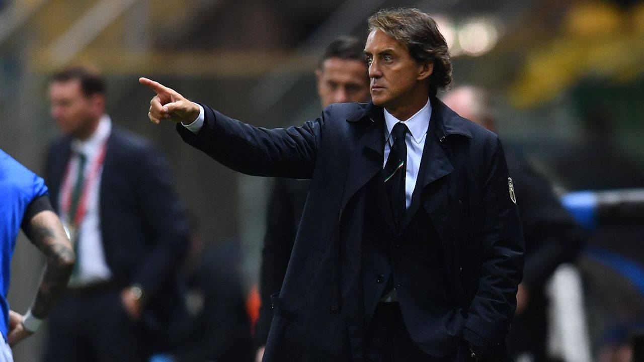 Roberto Mancini da bordocampo