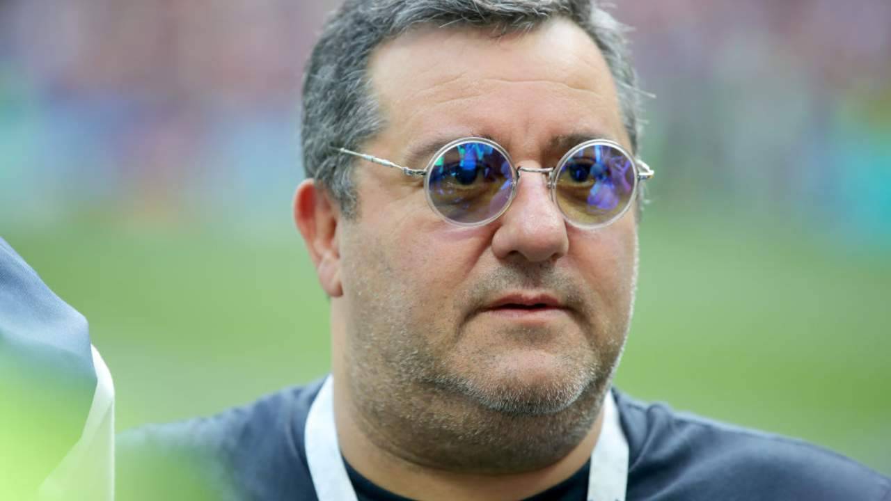 Raiola con occhiali da sole