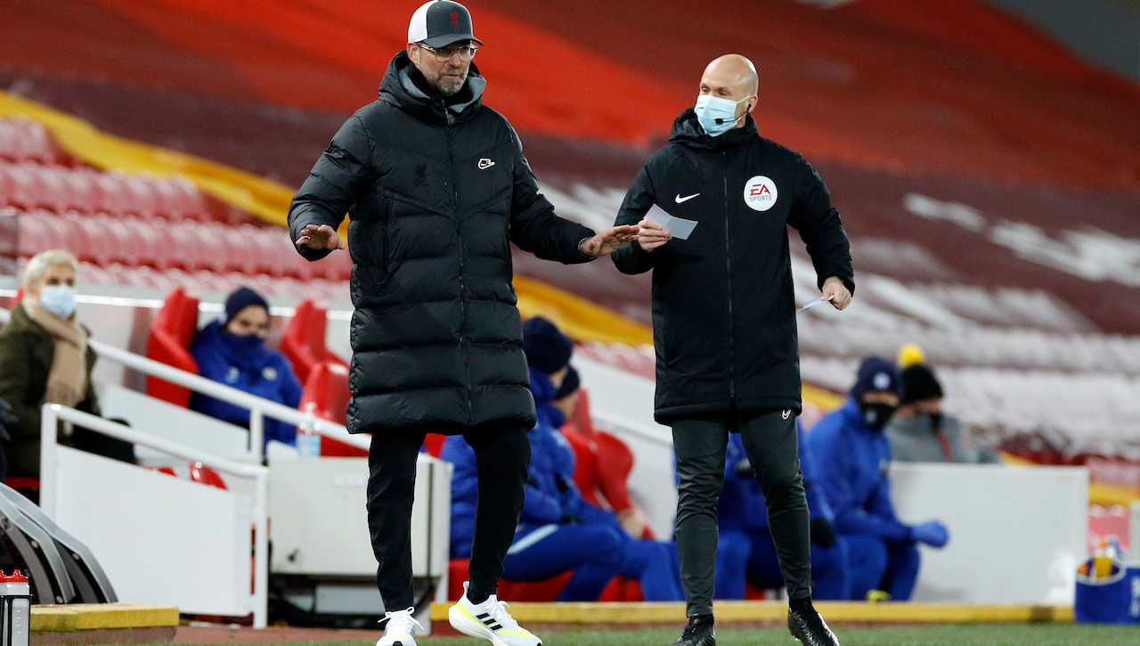 Klopp protesta con il quarto uomo
