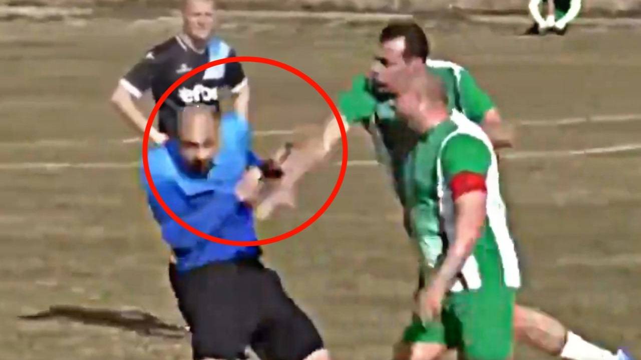 Bulgaria, l'arbitro rientra negli spogliatoi