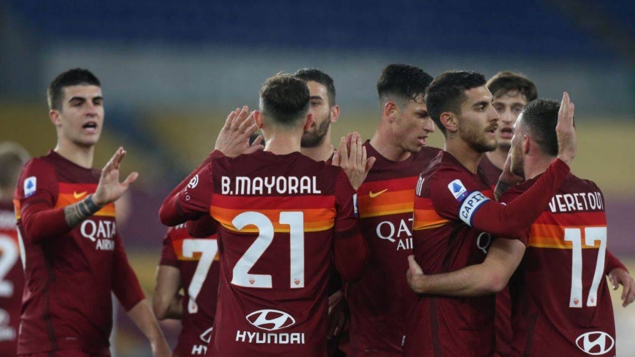 Ibanez e altri giocatori della Roma esultano