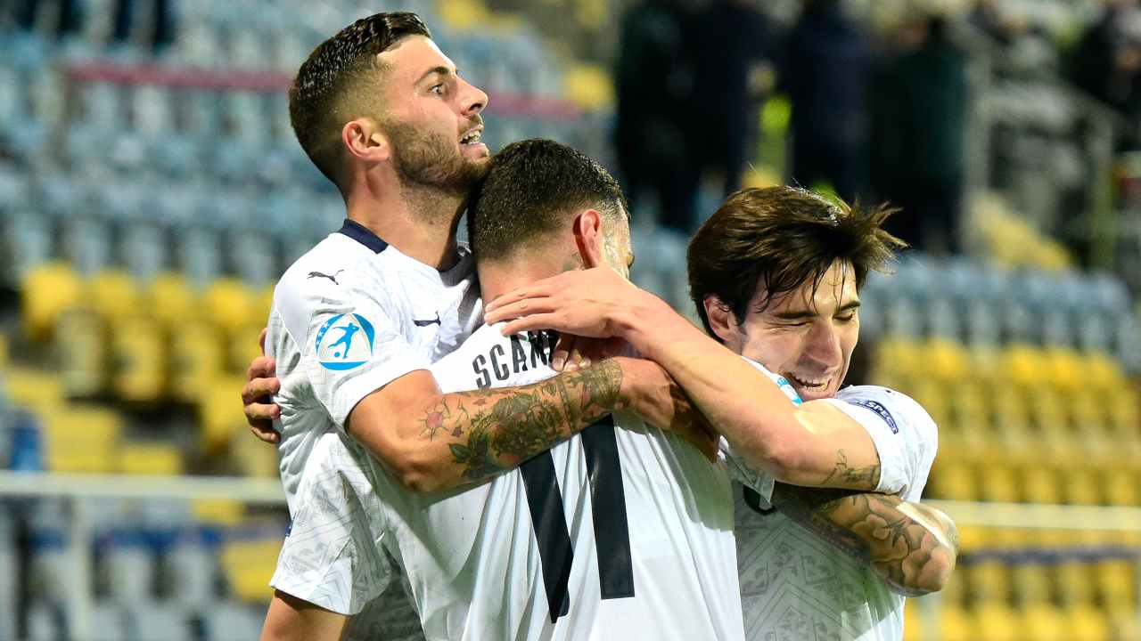 L'esultanza di Scamacca, Cutrone e Tonali
