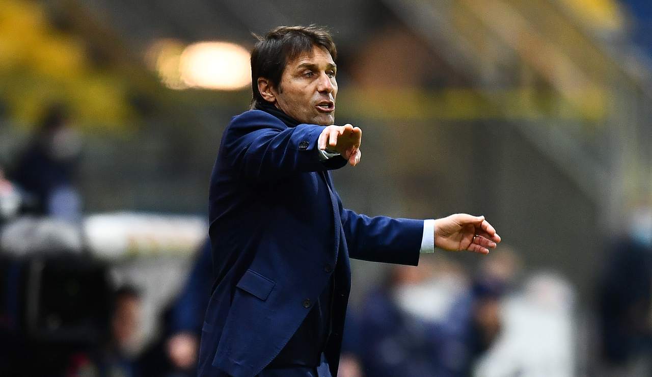 Antonio Conte dà indicazioni