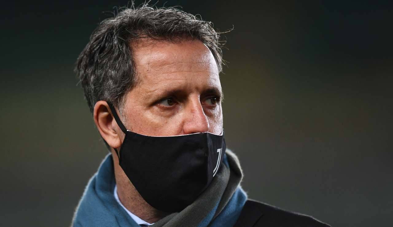 Paratici con la mascherina
