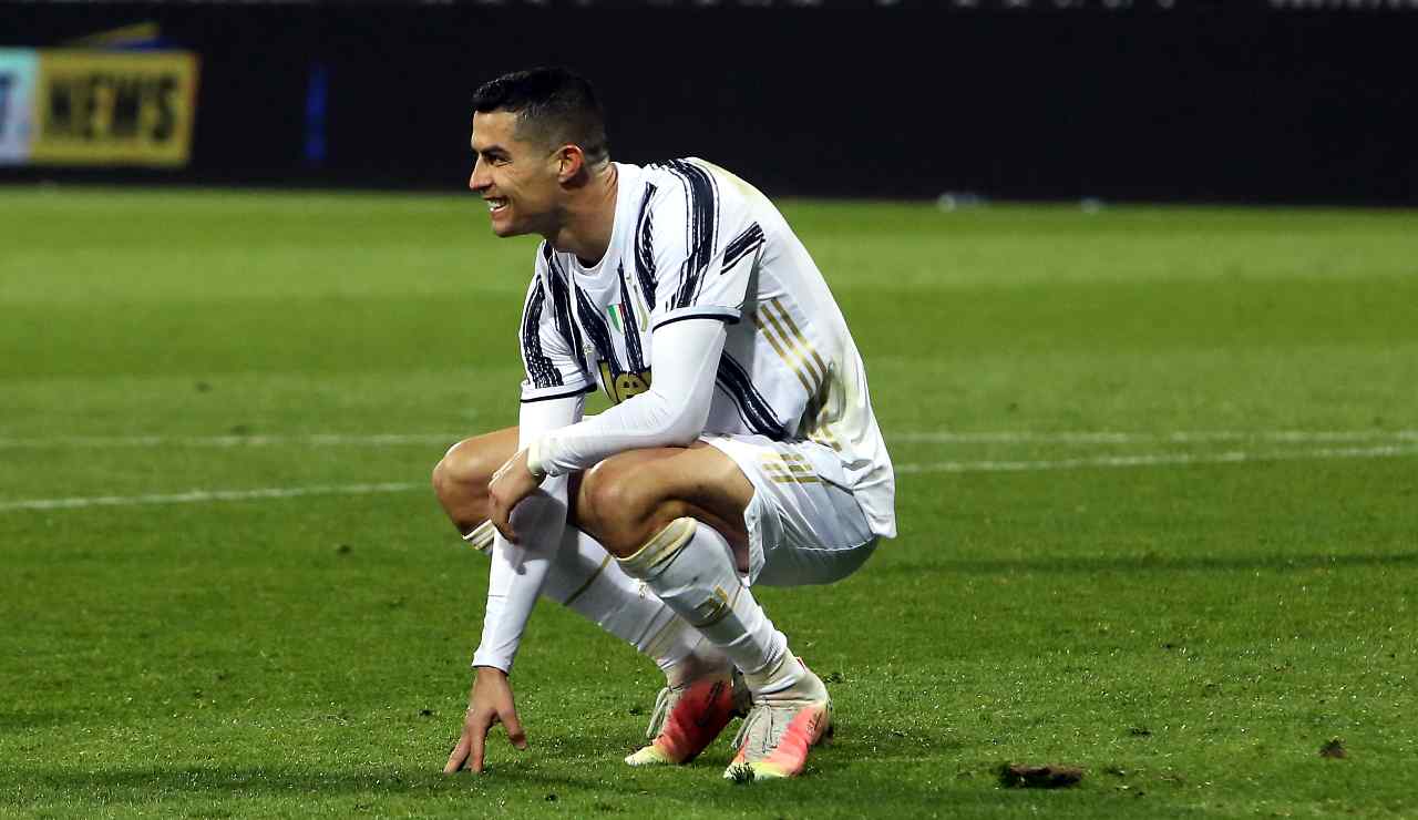 Cristiano Ronaldo in ginocchio