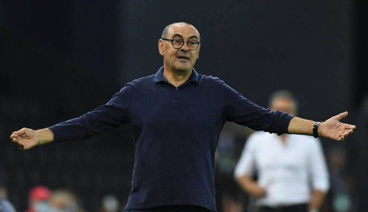 Sarri allarga le braccia