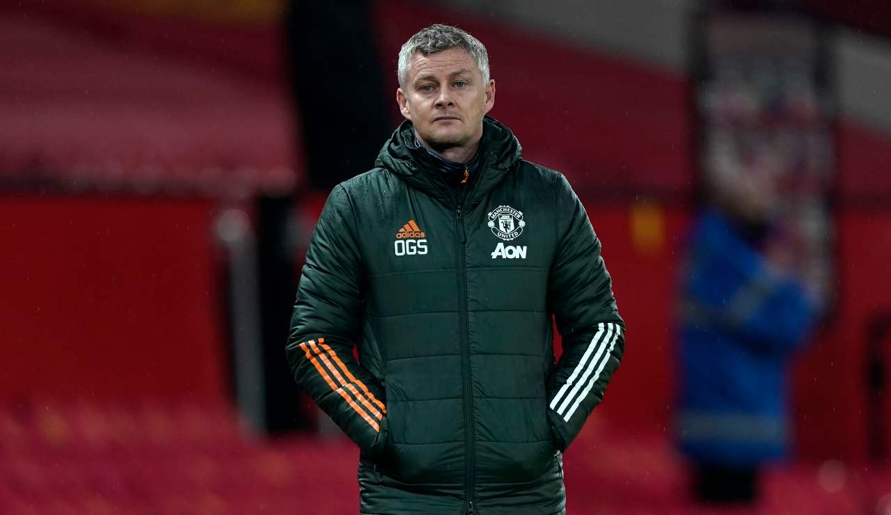 Solskjaer con le mani in tasca