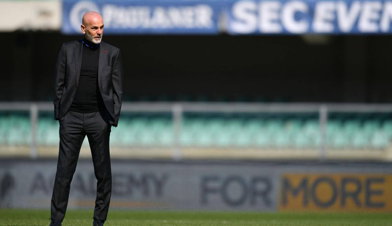 Stefano Pioli con le mani in tasca