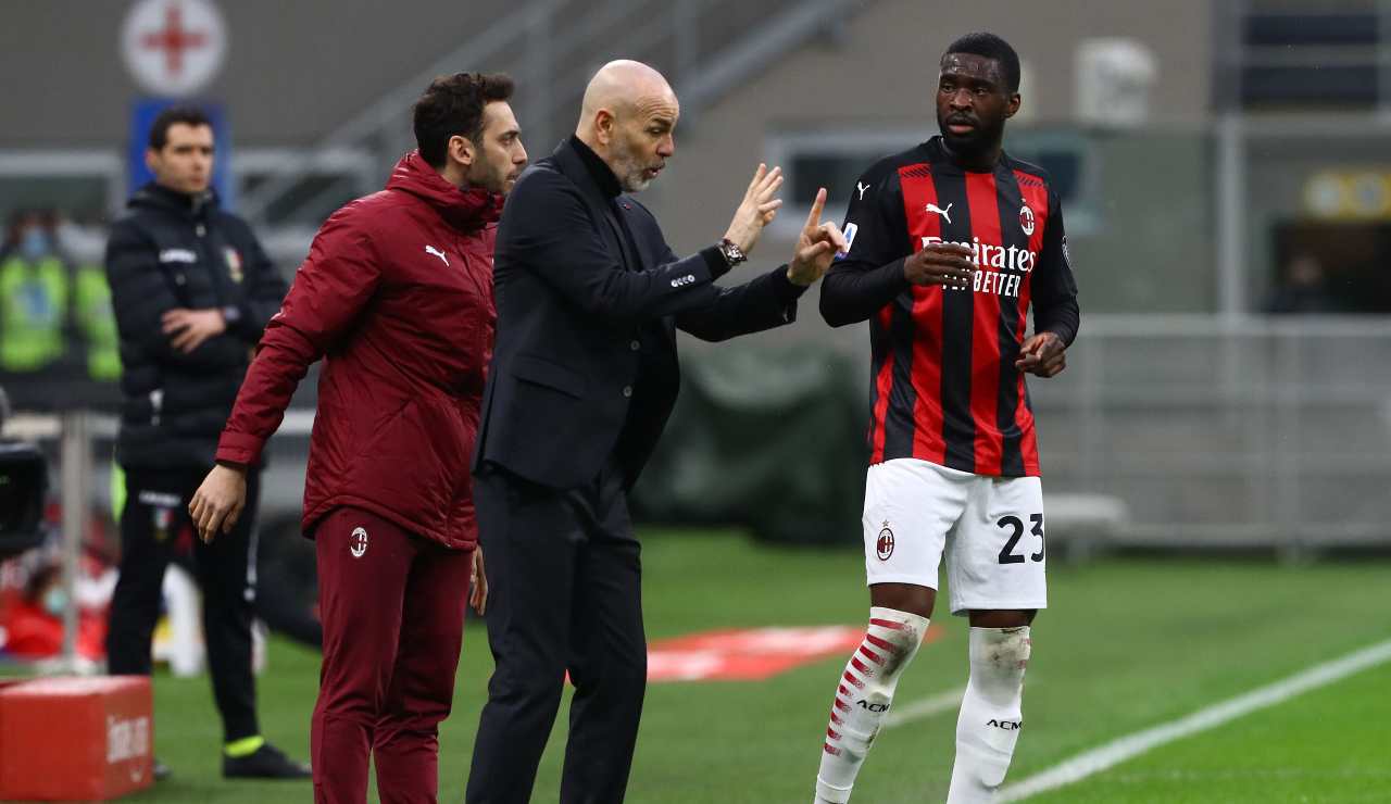 Tomori parla con Pioli