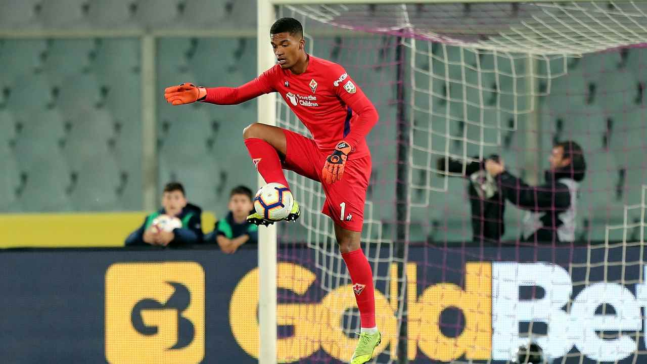 Alban Lafont durante il suo passaggio alla Fiorentina