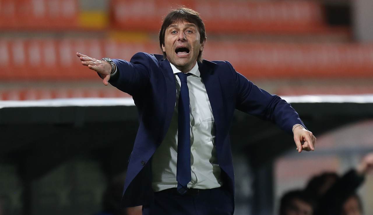 Antonio Conte dà indicazioni