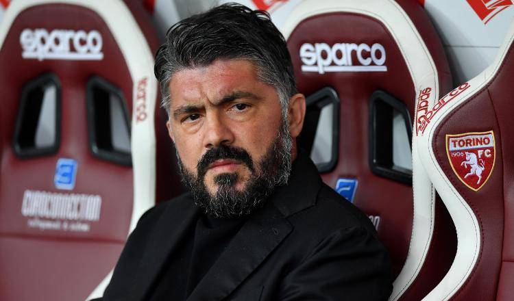 Gattuso seduto in panchina