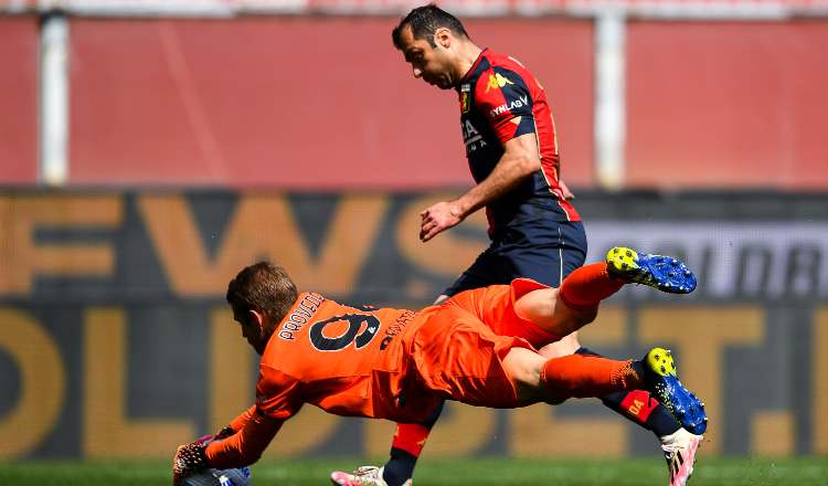 Il gol annullato di Pandev