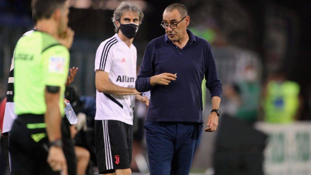 Maurizio Sarri a bordocampo