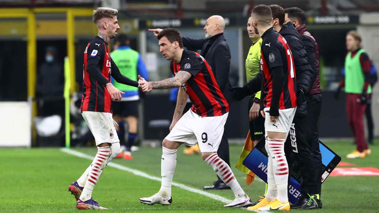 Il Milan effettua sostituzioni