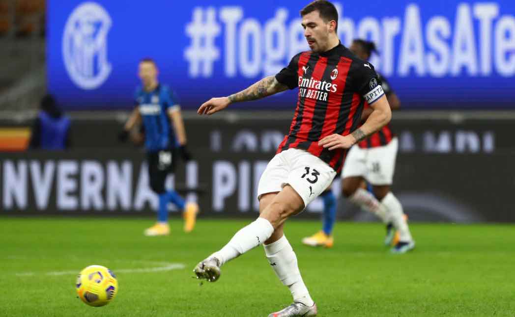 Alessio Romagnoli in azione col Milan 