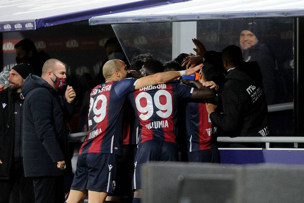 Il Bologna esulta contro la Lazio