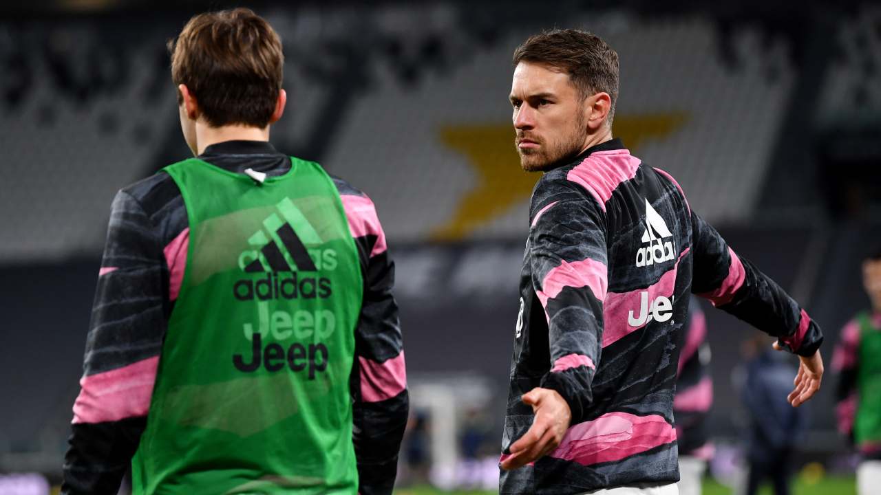 Aaron Ramsey durante il riscaldamento