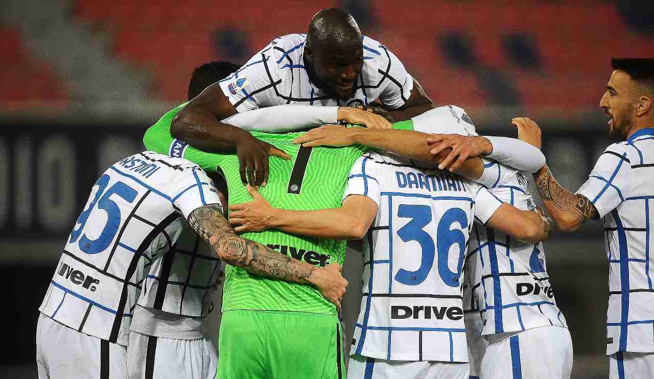 giocatori inter festeggiano