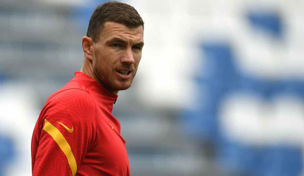 Dzeko si allena con la Roma