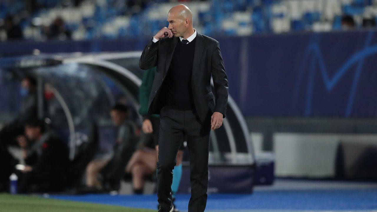Zinedine ZIdane a bordocampo
