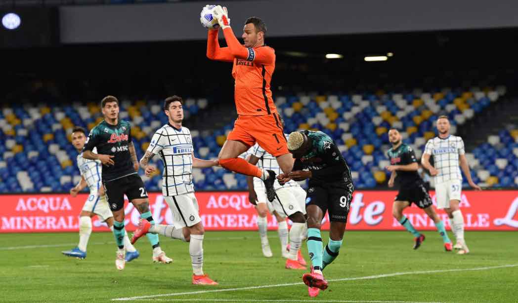 Handanovic para su Osimhen in Napoli-Inter