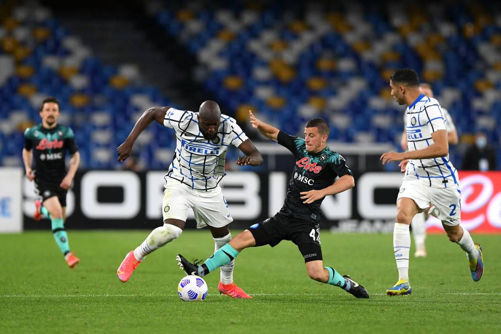 Lukaku e Demme si scontrano in Napoli-Inter