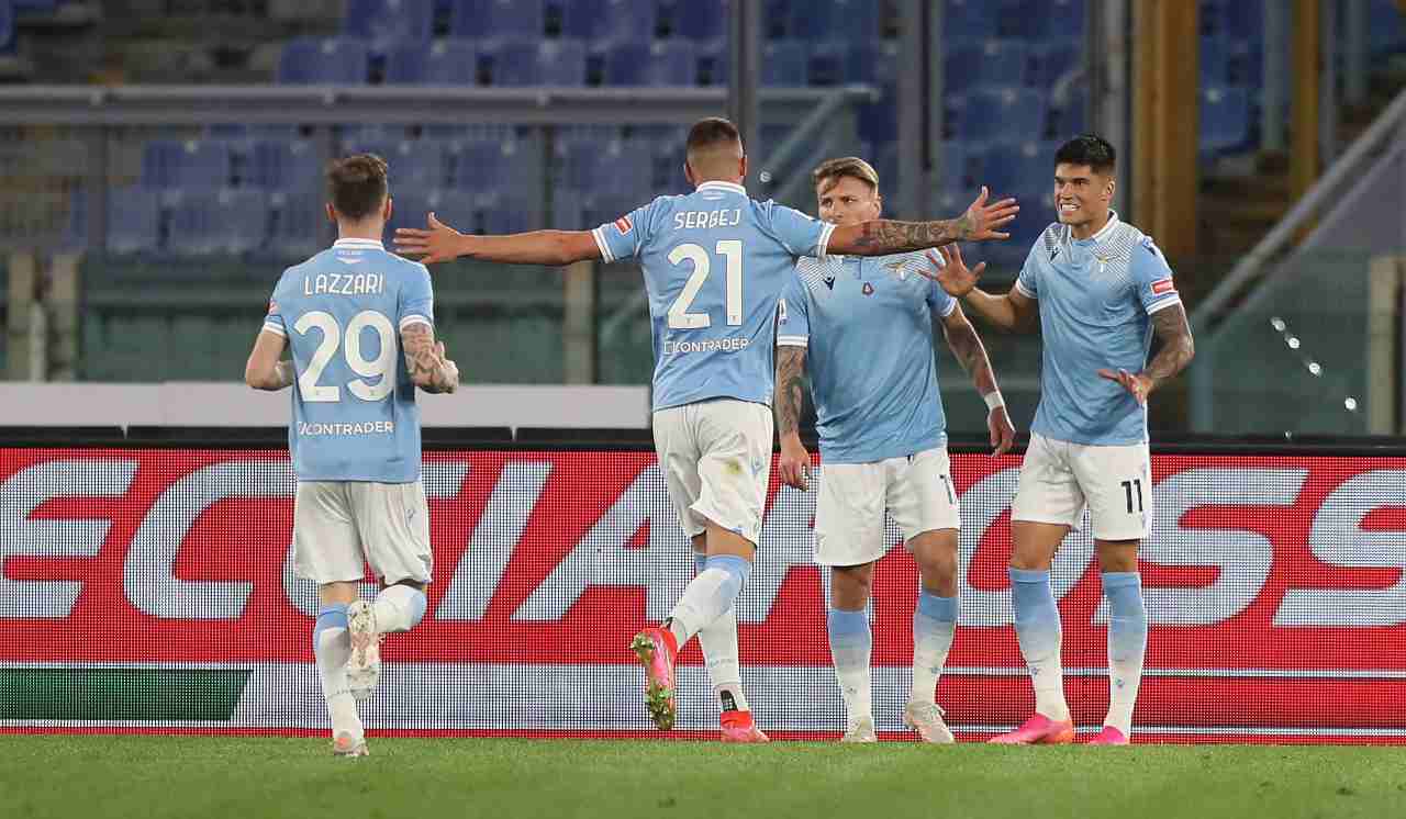 giocatori lazio festeggiano