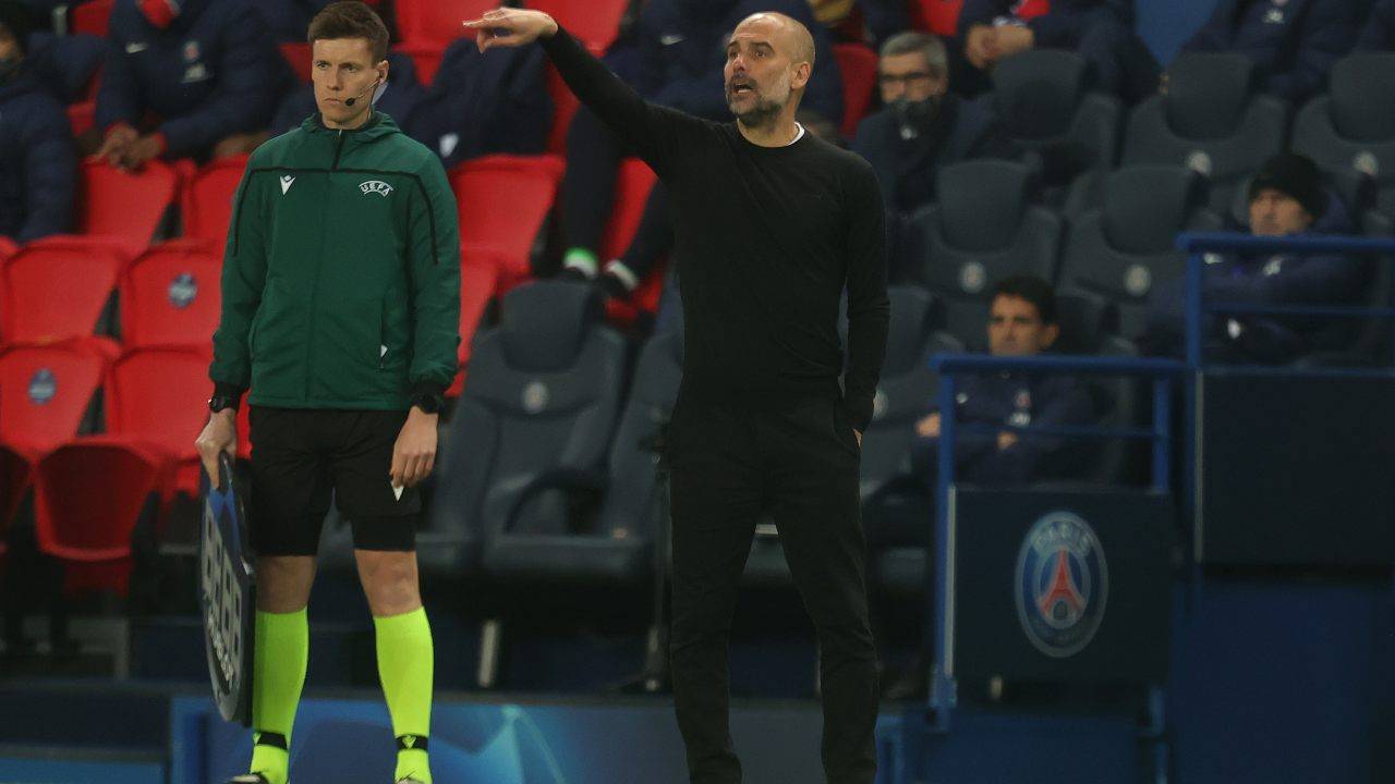 Pep Guardiola a bordocampo