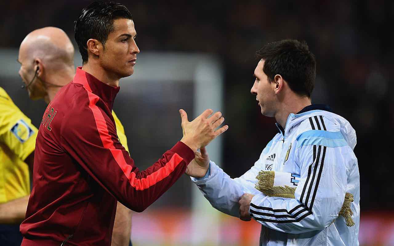 Messi e Ronaldo si salutano in campo
