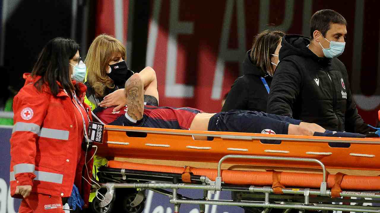 Dominguez in barella