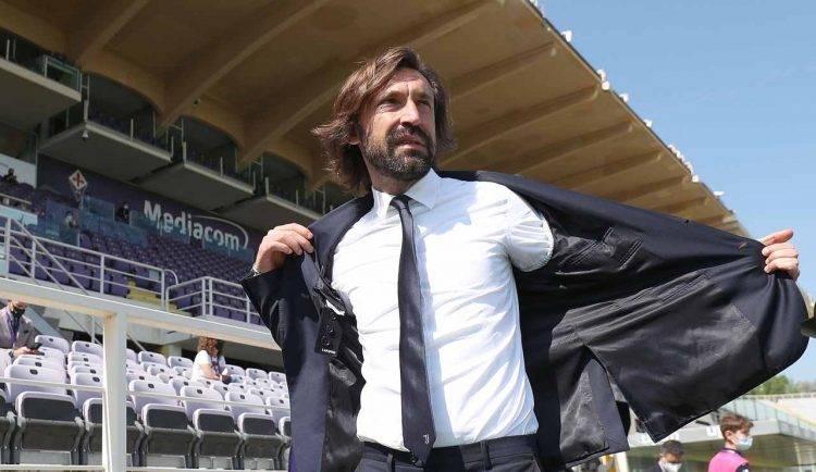 Pirlo si toglie la giacca