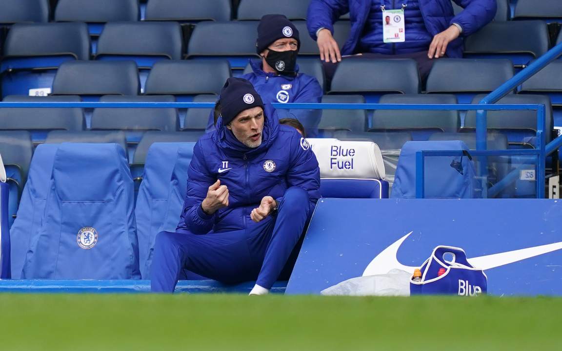 Tuchel seduto in panchina