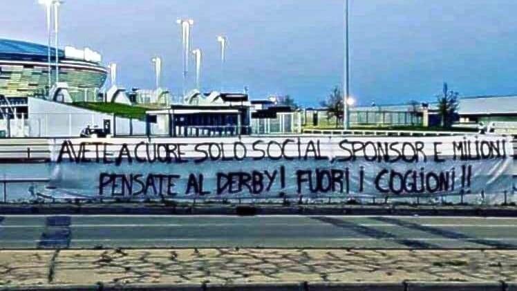 Striscione Juventus Continassa