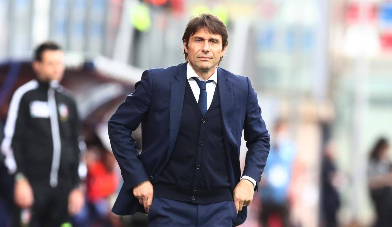 Antonio Conte con le mani in tasca