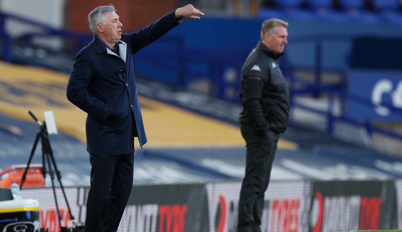 Carlo Ancelotti durante una partita dell'Everton