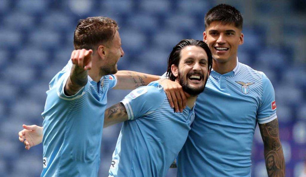 Immobile, Luis Alberto e Correa esultano dopo un gol al Genoa