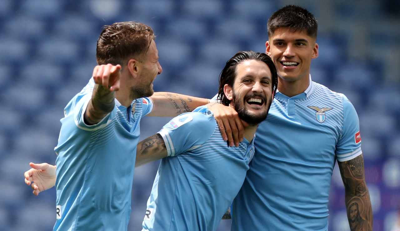 Immobile, Luis Alberto e Correa esultano dopo un gol al Genoa