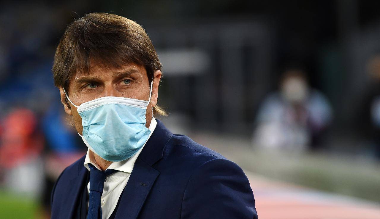 Conte con la mascherina