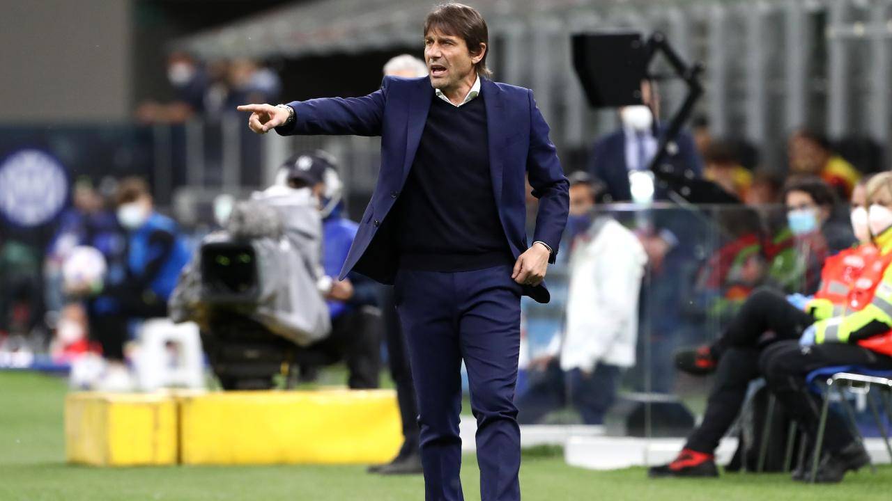 Antonio Conte dà indicazioni