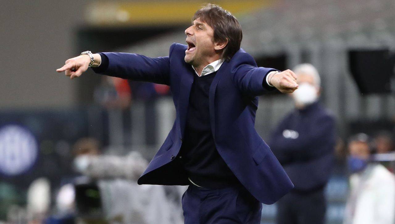 Antonio Conte dà indicazioni