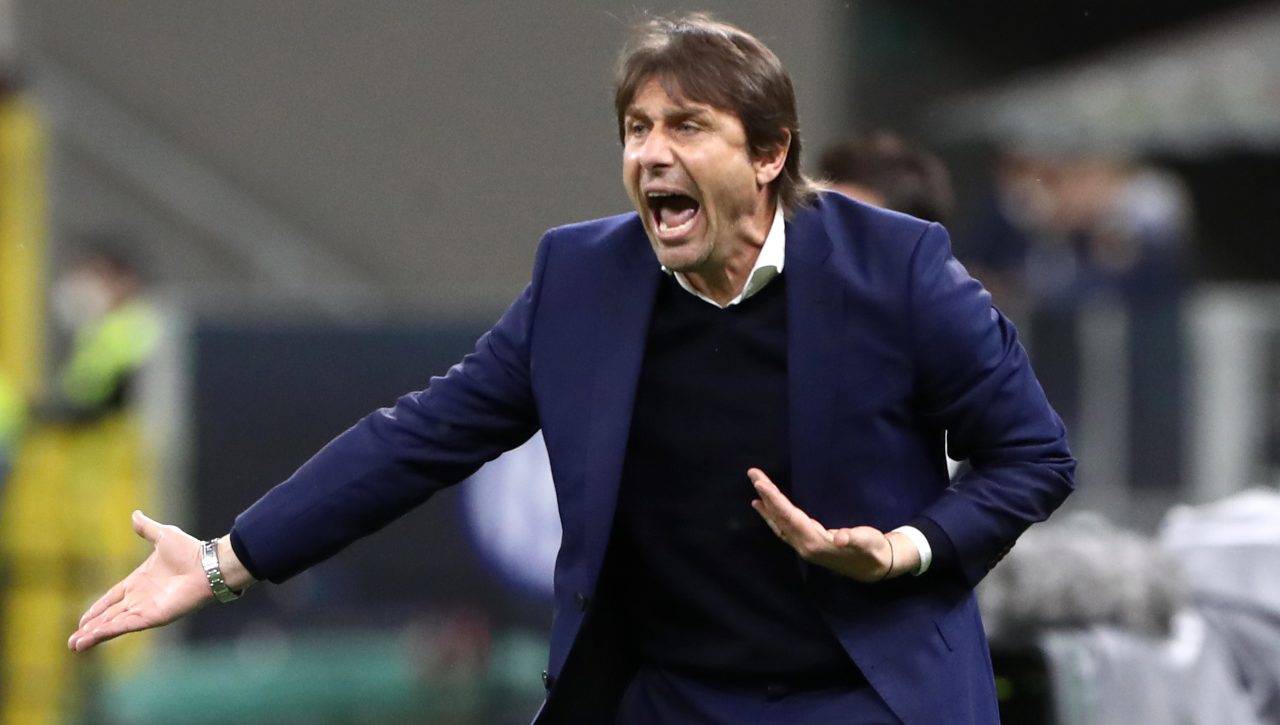 Antonio Conte dà indicazioni