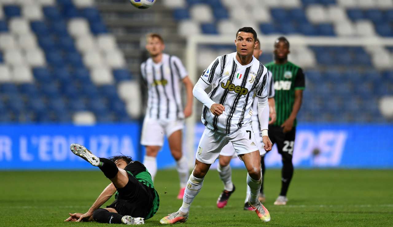 Cristiano Ronaldo vince un duello contro il Sassuolo