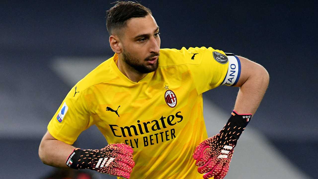 Donnarumma in una delle sue ultime partite con il Milan