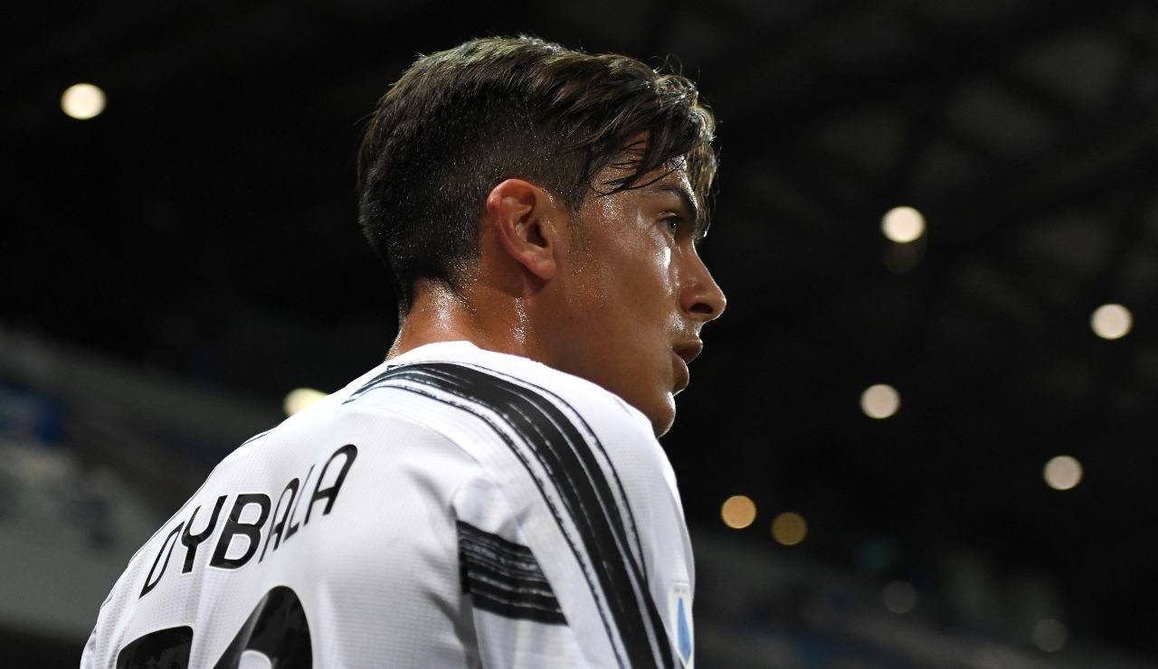 Dybala girato di spalle