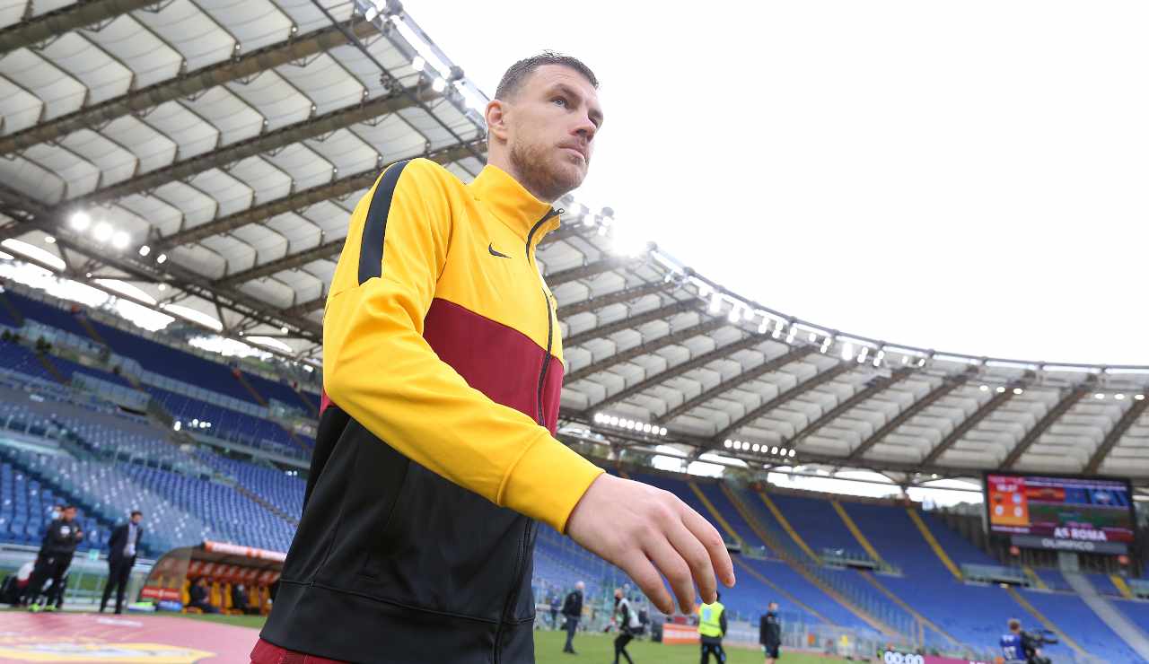 Dzeko entra in campo