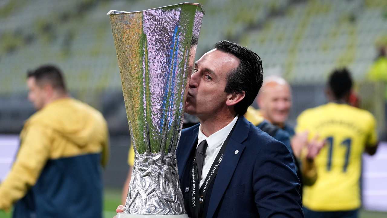 Emery bacia l'Europa League