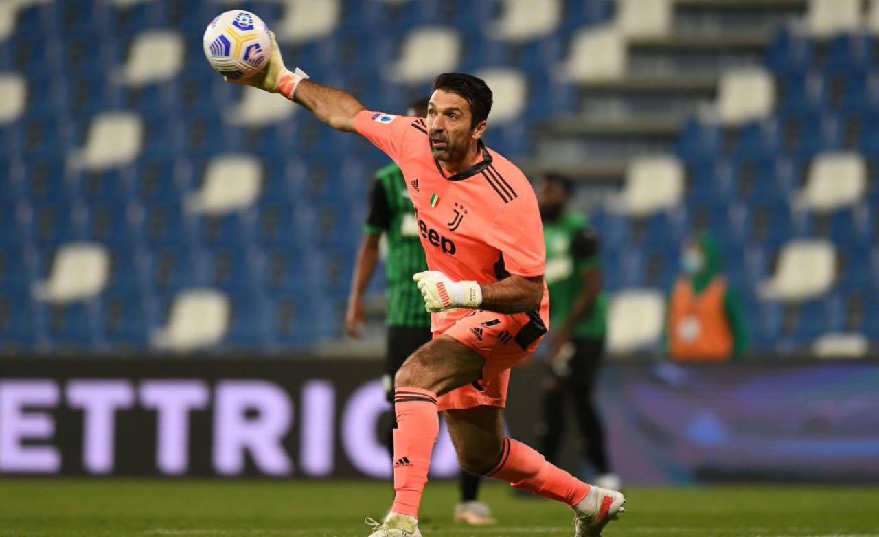 Gigi Buffon al rinvio